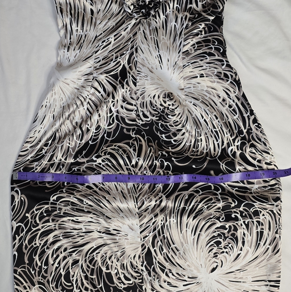 Maggie London cap sleeve ruffle v-neck cocktail dress black tan white ab… - Picture 15 of 15